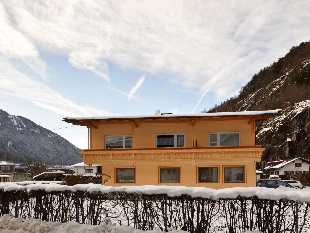 Cozy Apartment In Oetz Close To Ski Area Kültér fotó